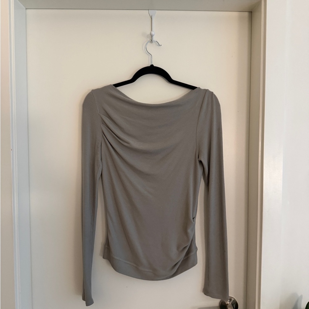 Geel long sleeve shirt with hood